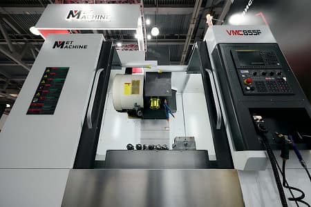 Вертикальный обрабатывающий фрезерный центр VMC1380F — фото 4
